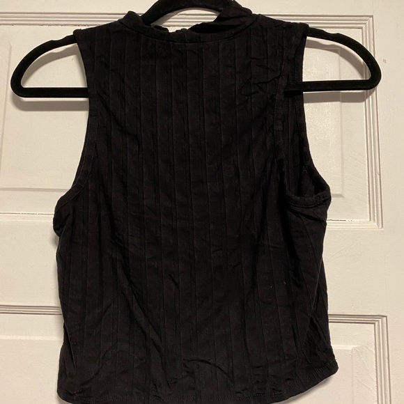 FASHION NOVA CROP TOP - Picture 2 of 3